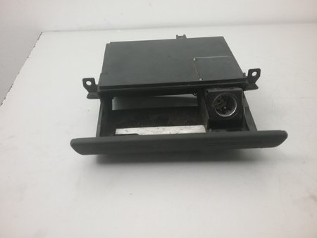 [4B0857951F/G] Cinzeiro audi a6 (4b2, c5) ref. 4b0857951f/g