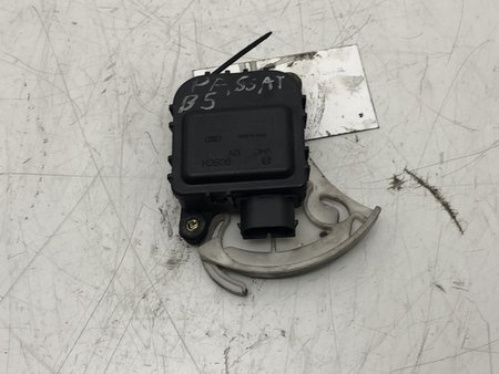 [0132801148 0 132 801 148] Flap da sofagem motor comporta usado vw passat (3b3) 0132801148 0 132 801 148