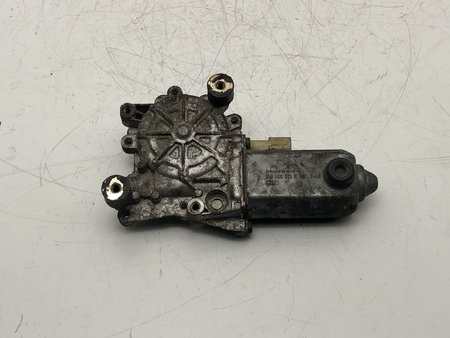 [0 130 821 519] Motor elevador frente dto ford mondeo ii (bap) 1.8 td | 08.96 - 09.00 usado ref. 0 130 821 519
