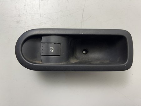 [156015540] Botao comando vidros eletricos esq trás renault megane ii ref. 156015540