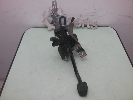 [4M51-7B633-YB 4M517B633YB] Pedal embraiagem ford focus ii (da_, hcp, dp) ref. 4m51-7b633-yb 4m517b633yb