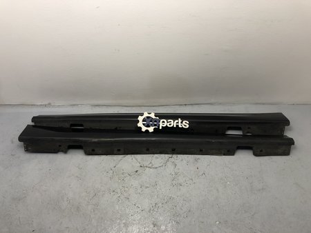 [51777062298 / 51777062297] Conjunto de embaladeiras preto usado bmw 3 (e90) 320 d | 12.04 - 12.11 ref. 51777062298 / 5177706229...